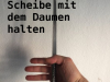 Lang_gefasst_den_Dolch_mit_dem_Daumen_halten